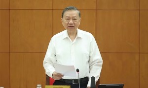 Tổng Bí thư, Chủ tịch nước Tô Lâm chủ trì buổi làm việc với các cơ quan liên quan về đánh giá kết quả 1 năm triển khai thực hiện Nghị quyết 71-NQ/TW của Bộ Chính trị. Ảnh: TTXVN.