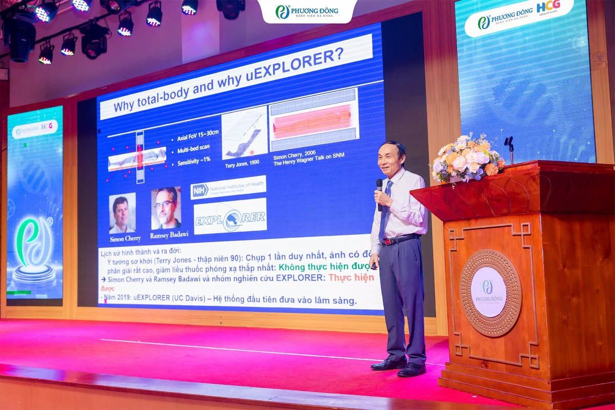 GS.TS.BS Mai Trọng Khoa, nguyên Phó giám đốc Bệnh viện Bạch Mai, trình bày tham luận. Ảnh: Bệnh viện Đa khoa Phương Đông