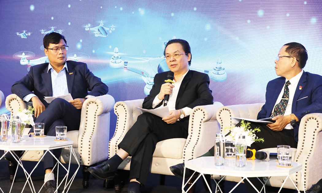 Đối thoại “Phát triển kinh tế hàng không vũ trụ, kinh tế tầm thấp tại Việt Nam” do Tạp chí Kinh tế Việt Nam/VnEconomy tổ chức.