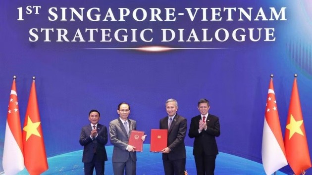 Vietnam, Singapore eye top strategic tech partner status in SE Asia