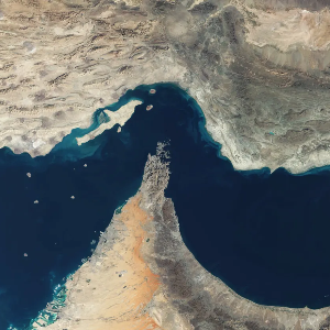 Ảnh chụp từ vệ tinh eo biển Hormuz - Ảnh: Getty/CNBC.