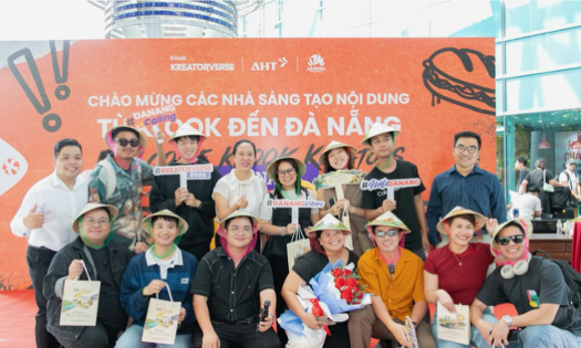 Lãnh đạo Sở VHTT&DL Đà Nẵng đón đoàn tại sân bay quốc tế Đà Nẵng. Ảnh: Sở VHTT&DL Đà Nẵng