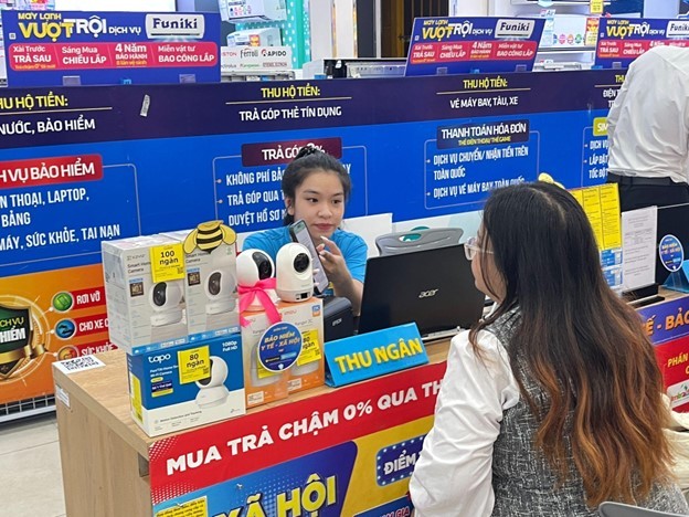 Tích hợp các giải pháp tài chính tiêu dùng ngay tại điểm bán giúp tháo gỡ rào cản chi tiêu, đóng góp tới 38% tổng doanh thu hệ thống. Nguồn: DMX.