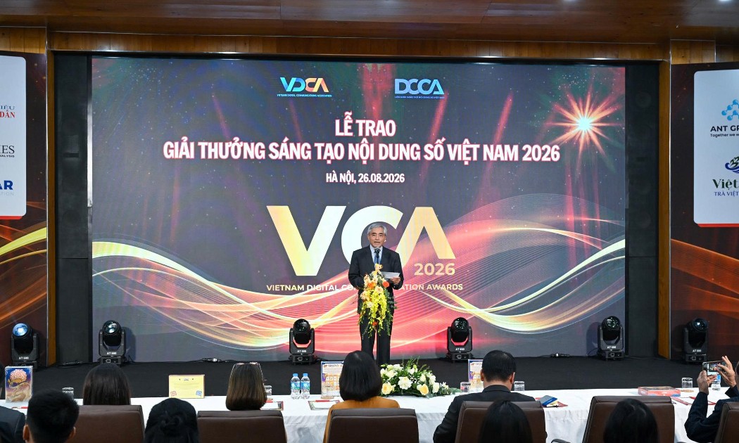 Tiến sĩ Nguyễn Minh Hồng, Chủ tịch Hội Truyền thông số Việt Nam phát biểu khai mạc. Ảnh: Minh Sơn.