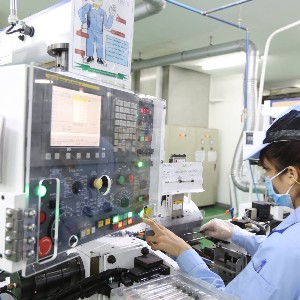 Bối cảnh mới đang đặt ra bài toán về tái cấu trúc chuỗi cung ứng toàn cầu, dịch chuyển đầu tư theo hướng đa dạng hóa địa bàn sản xuất... Ảnh: Duy Linh.