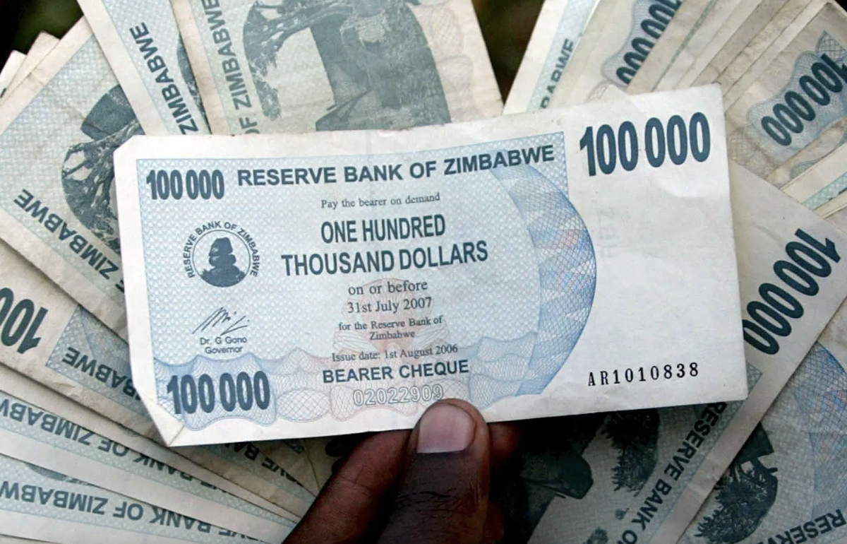 Đồng tiền 100.000 đôla Zimbabwe vào năm 2017- Ảnh: NYT.