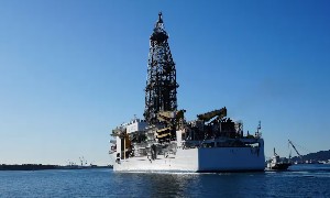 Chikyu, tàu khoan thăm dò biển sâu phục vụ nỗ lực khai thác tài nguyên đất hiếm từ đáy biển gần đảo Minamitorishima. Ảnh: Nikkei