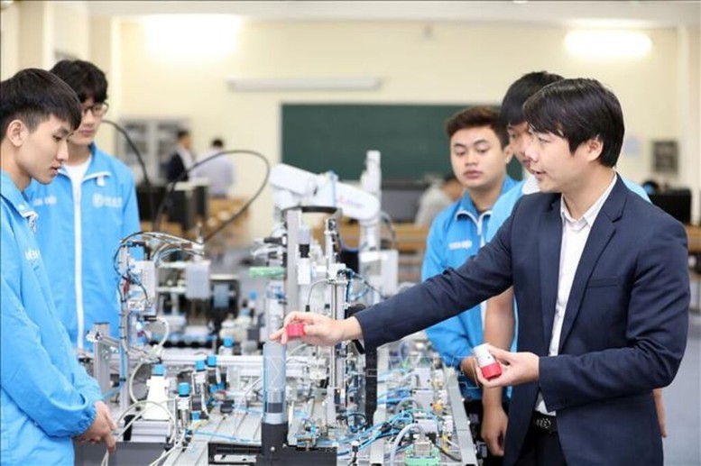 Bộ Giáo dục và Đào tạo xây dựng Nghị định mới nhằm cụ thể hóa quy định của Luật Giáo dục và Luật Giáo dục nghề nghiệp về chính sách trợ cấp, chính sách nội trú đối với người học. Ảnh: VGP.