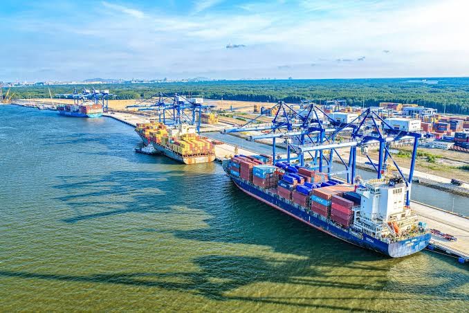 Cảng Phước An (Đồng Nai) đang thí điểm ứng dụng mô hình lai. Ảnh: Phước An port.