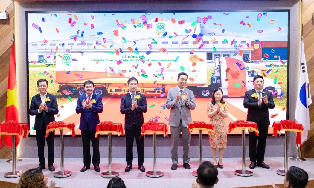 Lễ công bố xuất khẩu lô thịt gà đầu tiên sang Hàn Quốc. Ảnh: CPV.