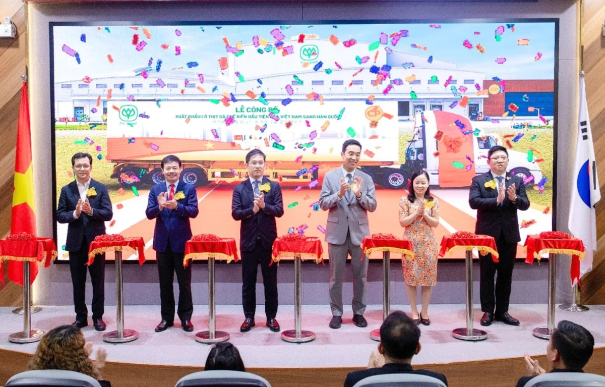Lễ công bố xuất khẩu lô thịt gà đầu tiên sang Hàn Quốc. Ảnh: CPV.