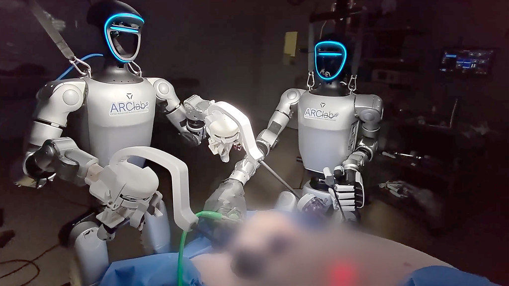 Robot hình người của Trung Quốc - Ảnh: China Daily.