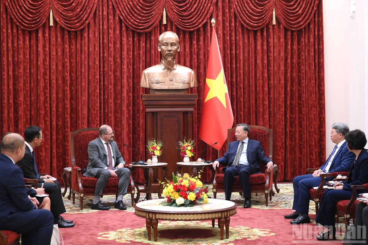 Tổng Bí thư, Chủ tịch nước Tô Lâm tiếp ông Cristiano Amon, Chủ tịch kiêm Tổng Giám đốc Điều hành Tập đoàn Qualcomm (Hoa Kỳ). Ảnh: Nhân Dân.
