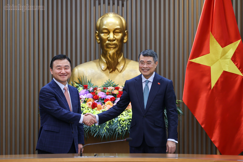 Thủ tướng Lê Minh Hưng tiếp Tổng Giám đốc điều hành Samsung điện tử Roh Tae Moon. Ảnh: chinhphu.vn/Nhật Bắc