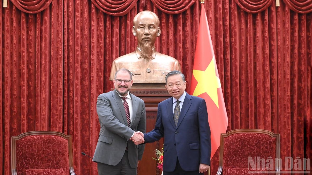 Tổng Bí thư, Chủ tịch nước Tô Lâm và ông Cristiano Amon, Chủ tịch kiêm Tổng Giám đốc Điều hành Tập đoàn Qualcomm (Hoa Kỳ). Ảnh: Đăng Khoa/Nhân Dân