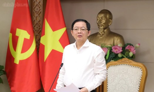 Deputy Prime Minister Ho Quoc Dung chairs meeting on August 26 regarding the progress of strategic technology development missions. (Photo: MoST)