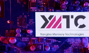 YMTC đã nộp hồ sơ phát hành cổ phiếu lần đầu ra công chúng (IPO) nhằm huy động 5 tỷ USD để nâng cấp cơ sở sản xuất cũng như phục vụ công tác nghiên cứu và phát triển. Ảnh: Reuters