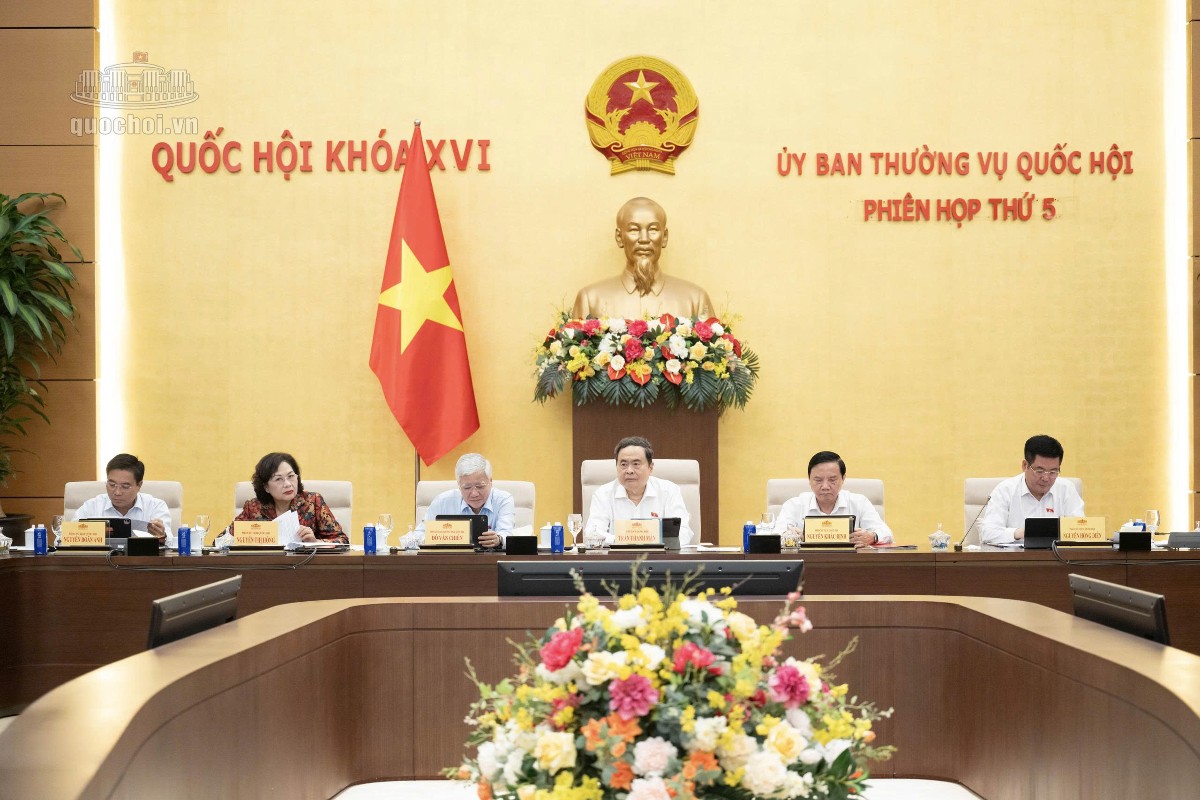 Chủ tịch Quốc hội Trần Thanh Mẫn, Phó Chủ tịch Thường trực Quốc hội Đỗ Văn Chiến cùng các Phó Chủ tịch Quốc hội tại Phiên họp. Ảnh: quochoi.vn.