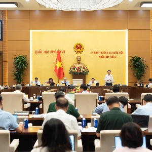 Phiên thảo luận về dự án Luật sửa đổi, bổ sung một số điều của Luật Thương mại, Luật Cạnh tranh, Luật Quản lý ngoại thương và Luật Bảo vệ quyền lợi người tiêu dùng. Ảnh: quochoi.vn