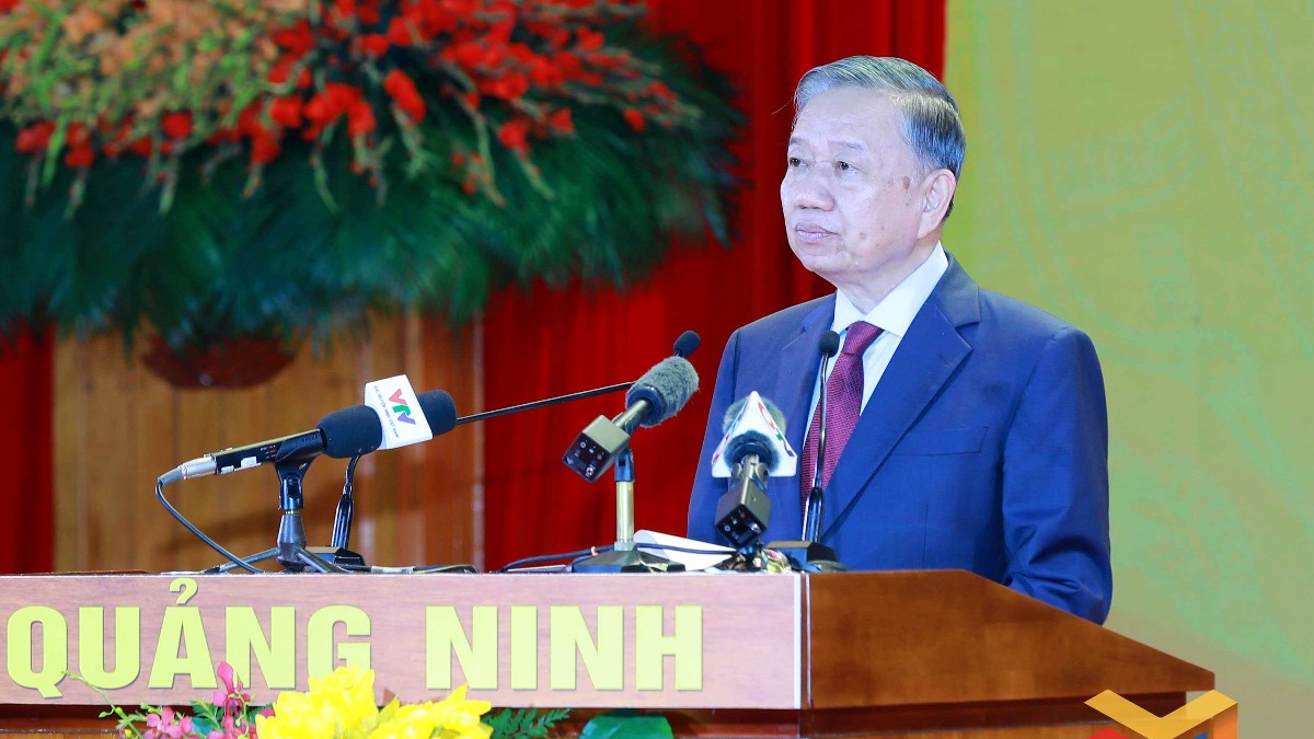 Tổng Bí thư, Chủ tịch nước Tô Lâm cho rằng Quảng Ninh đi lên tử than, vượt lên trên than và phát triển bằng tri thức, công nghệ, đổi mới sáng tạo... Ảnh: QMG