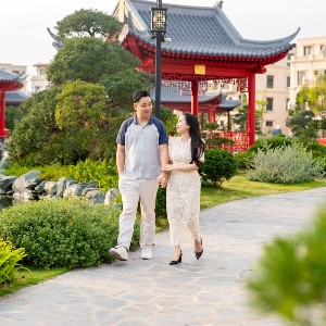 Không gian xanh, mặt nước thoáng đãng và kiến trúc đồng bộ tạo phông nền cho nhịp sống thư thái của cộng đồng cư dân Vinhomes Royal Island.