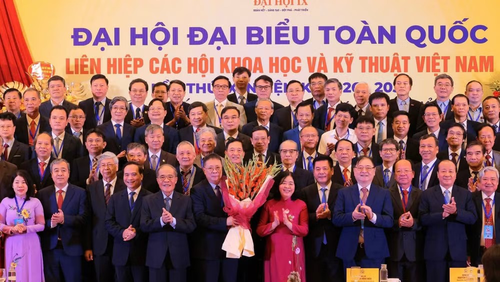 Các đại biểu chụp ảnh lưu niệm tại Đại hội. Ảnh: Liên hiệp Hội