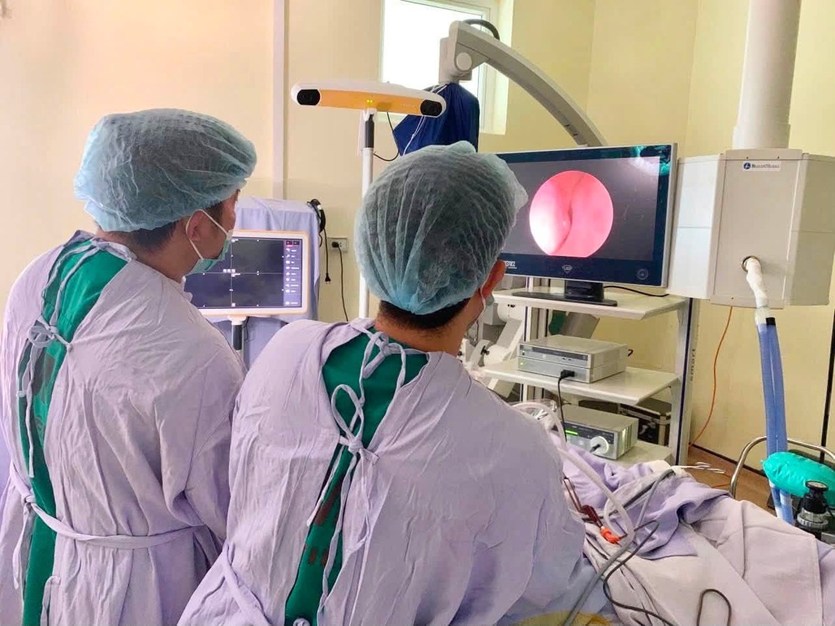 Phẫu thuật nội soi qua đường mũi là phương pháp can thiệp hiện đại bậc nhất hiện nay trong điều trị các bệnh lý nền sọ. Ảnh: Bệnh viện K