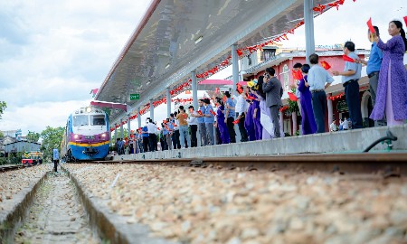 Khai trương đoàn tàu du lịch “Phong Nha – Cố đô Huế: Hành trình di sản thế giới