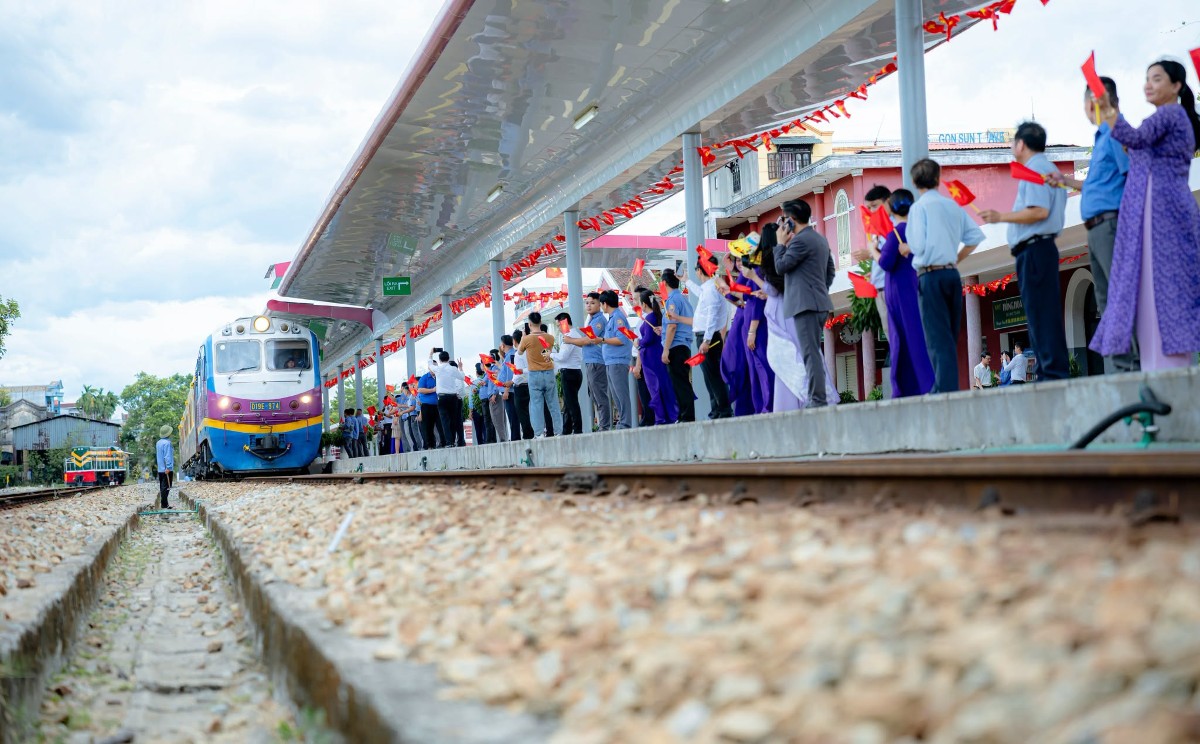 Đoàn tàu du lịch “Phong Nha – Cố đô Huế: Hành trình di sản thế giới” chính thức được khai trương sáng 28/8. Ảnh: UBND TP Huế