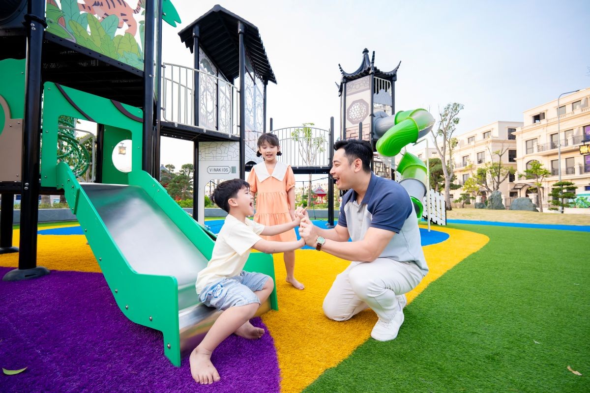 Hệ thống sân chơi và không gian cộng đồng đã hoàn thiện mang đến điểm gặp gỡ, vận động và gắn kết cho nhiều thế hệ cư dân.