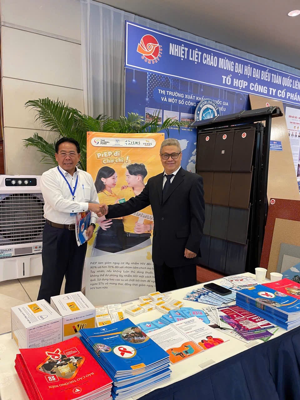 Gian hàng triển lãm của Dự án Quỹ Toàn cầu phòng, chống HIV/AIDS