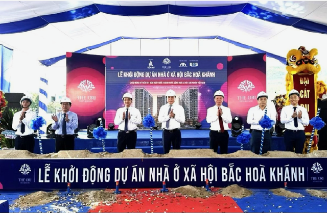 Lãnh đạo TP. Đà Nẵng và Chủ dự án thực hiện nghi thức khởi công dự án. Ảnh Chủ đầu tư.