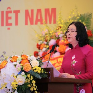 Ủy viên Bộ Chính trị, Bí thư Trung ương Đảng, Bí thư Đảng ủy Mặt trận Tổ quốc, các đoàn thể Trung ương, Chủ tịch Ủy ban Trung ương Mặt trận Tổ quốc Việt Nam Bùi Thị Minh Hoài phát biểu chỉ đạo. Ảnh: Lý Hà