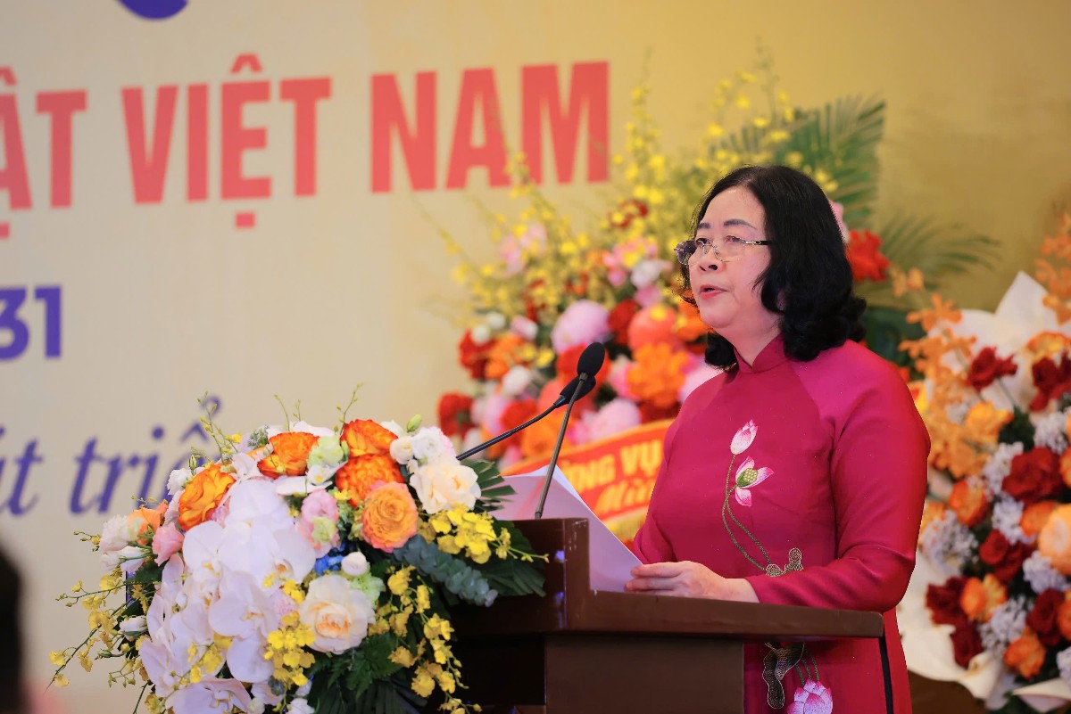 Ủy viên Bộ Chính trị, Bí thư Trung ương Đảng, Bí thư Đảng ủy Mặt trận Tổ quốc, các đoàn thể Trung ương, Chủ tịch Ủy ban Trung ương Mặt trận Tổ quốc Việt Nam Bùi Thị Minh Hoài phát biểu chỉ đạo. Ảnh: Lý Hà