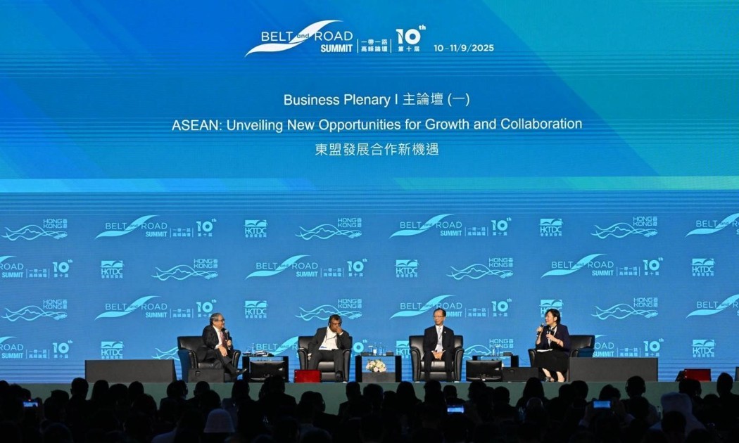 Phiên toàn thể doanh nghiệp về cơ hội tăng trưởng và hợp tác mới tại ASEAN.