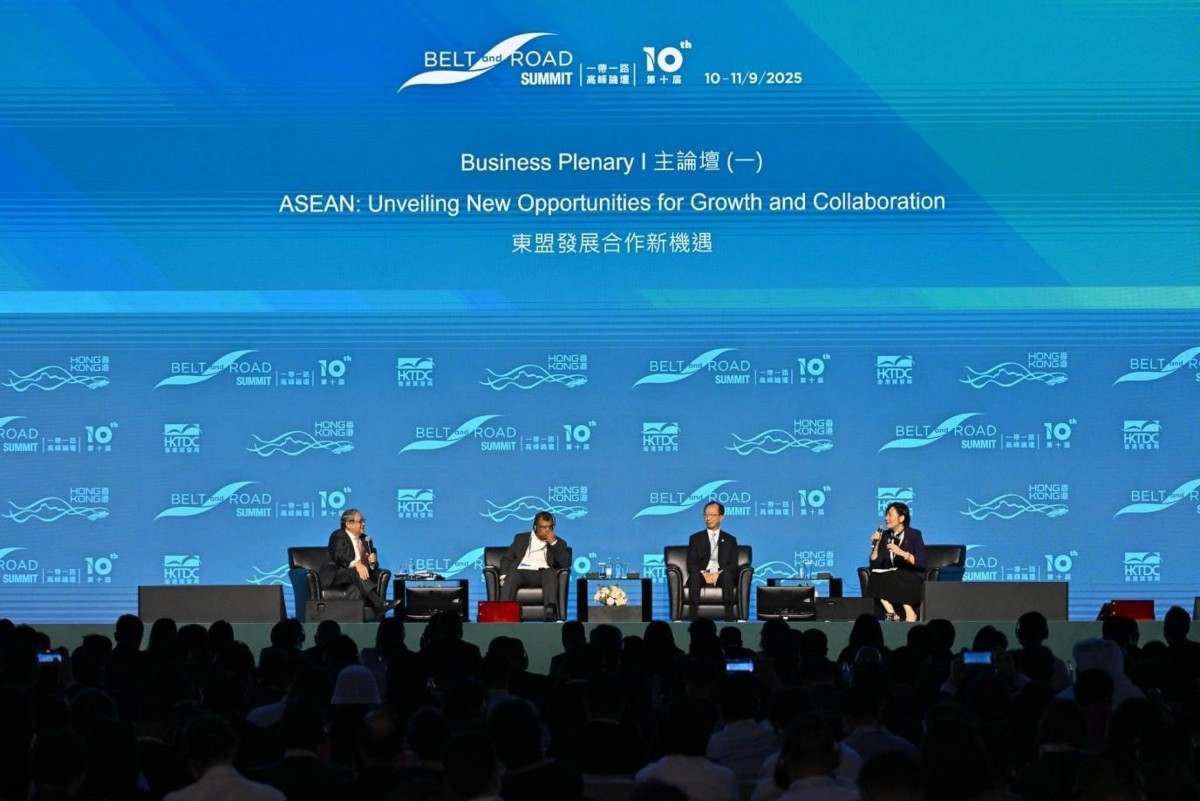Phiên toàn thể doanh nghiệp về cơ hội tăng trưởng và hợp tác mới tại ASEAN.