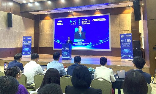 Prof. Dr. Mac Quoc Anh, Vice President and General Secretary of the Hanoi Association of Small and Medium Enterprises, speaks at the CEF 2026. (Photo: Vu Khue)