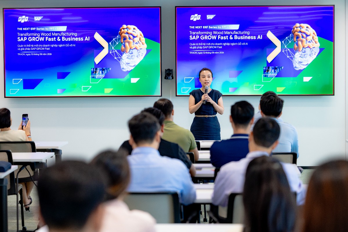 Bà Hoàng Thu Quỳnh - Giám đốc Kinh doanh SAP Vietnam chia sẻ nhấn mạnh tầm nhìn của SAP dưa AI tích hợp vào các quy trình nghiệp vụ trên nền tảng ERP, hướng tới mô hình “Autonomous Enterprise” (doanh nghiệp tự hành).