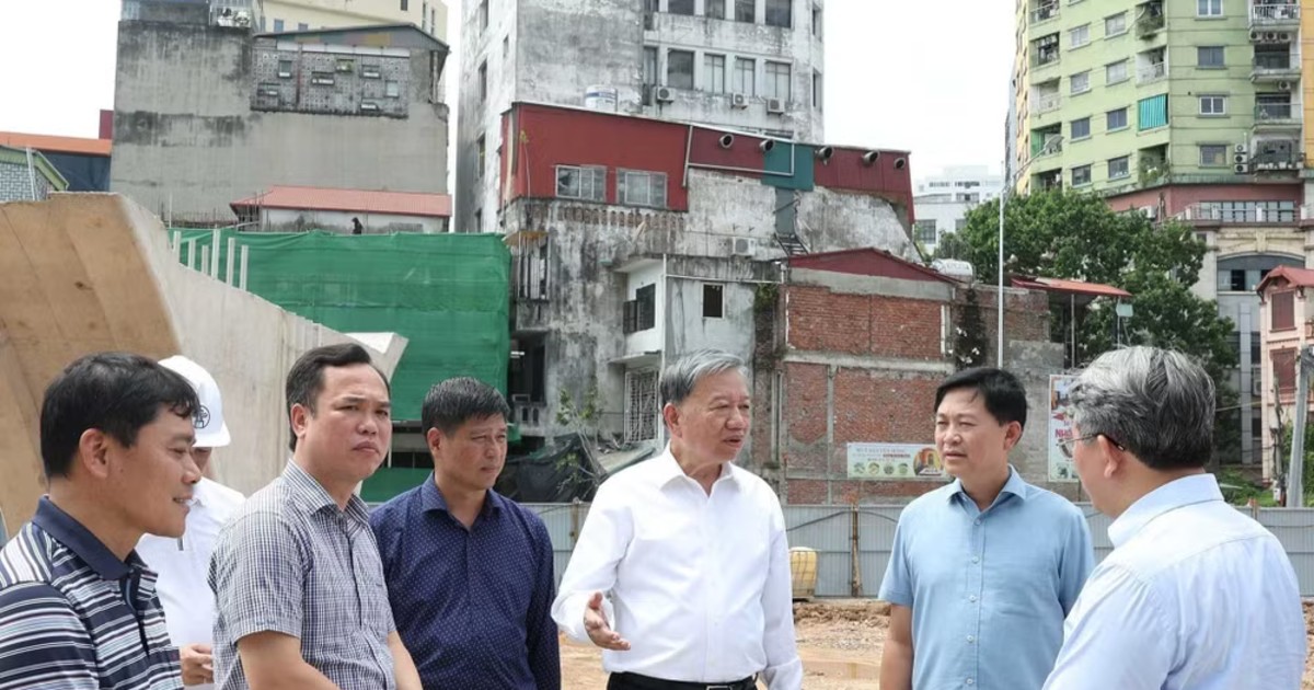 Tổng B&iacute; thư, Chủ tịch nước kiểm tra thực địa một số...
