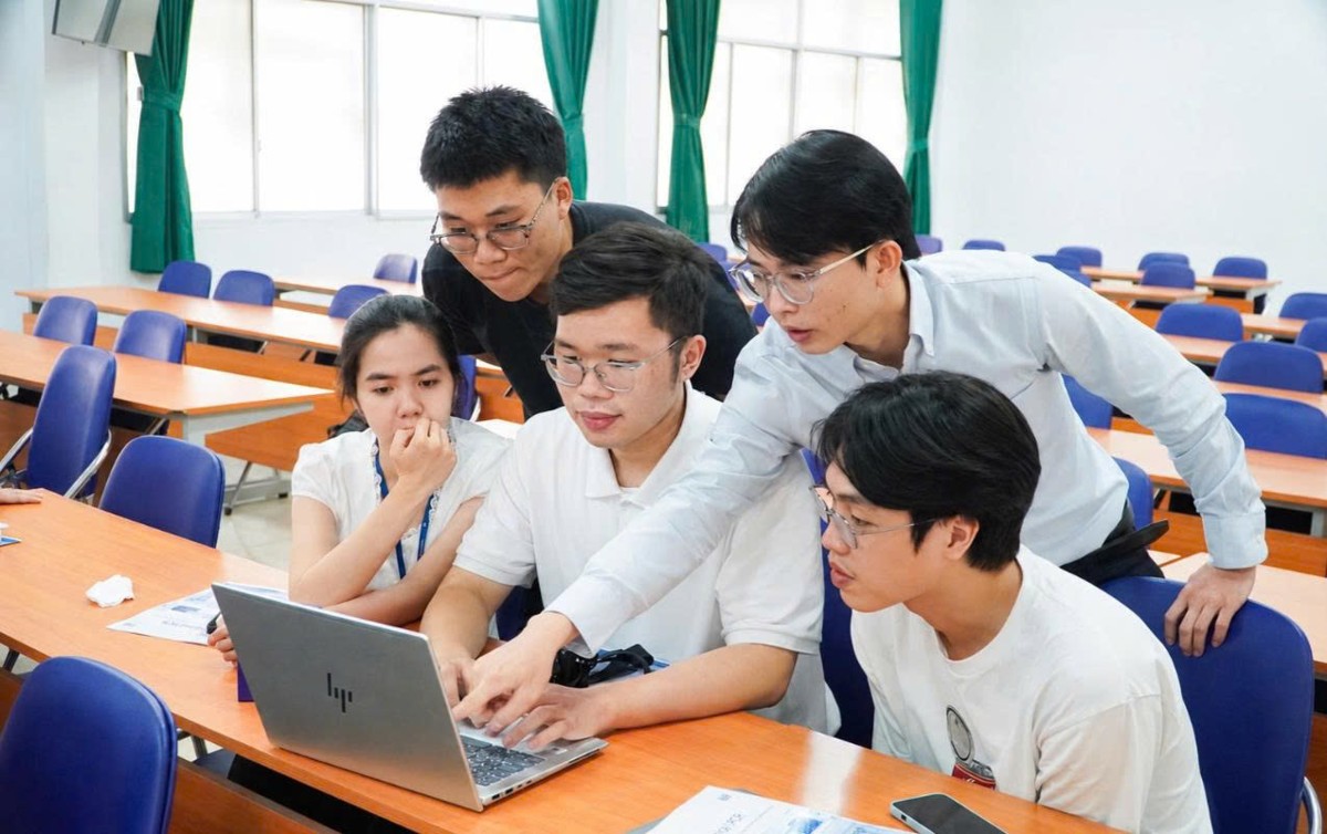 Hoạt động trao đổi học thuật của giảng viên, học viên. Ảnh: Bộ Giáo dục và Đào tạo.