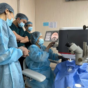 Ca phẫu thuật mắt tại Bệnh viện Mắt kỹ thuật cao HITEC ở Hà Nội. Ảnh: Thanh Thảo