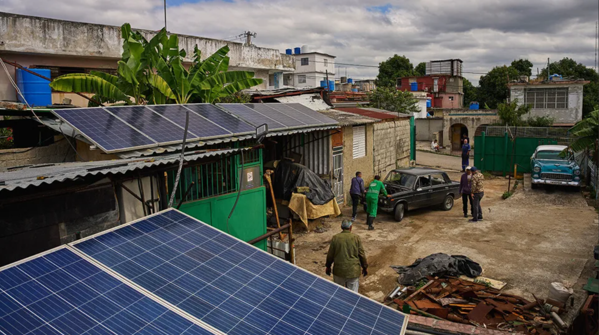 Cuba đang nỗ lực mở rộng vai trò của năng lượng tái tạo nhằm giảm phụ thuộc vào nhiên liệu hóa thạch trong bối cảnh khủng hoảng điện kéo dài. Nguồn ảnh: AP