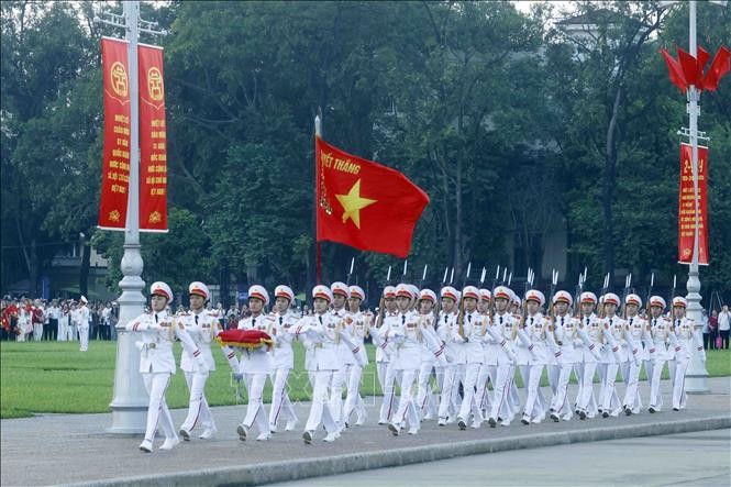 Đội hình thực hiện nghi lễ. Ảnh: Phạm Kiên – TTXVN