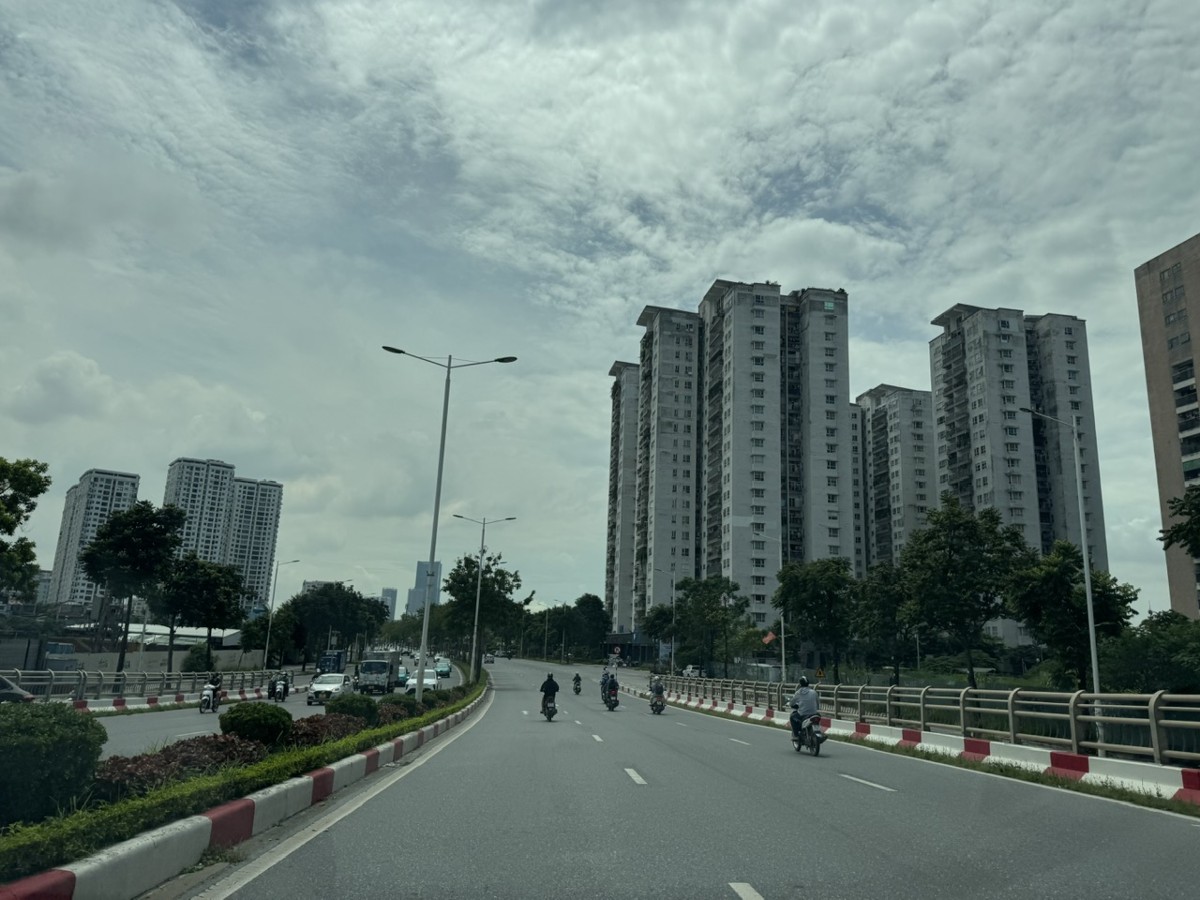 Hạ tầng của Hà Nội ngày càng đồng bộ đang mở ra cơ hội tiếp cận nhà ở vừa túi tiền tại khu vực vùng ven - Ảnh minh hoạ: Phan Nam