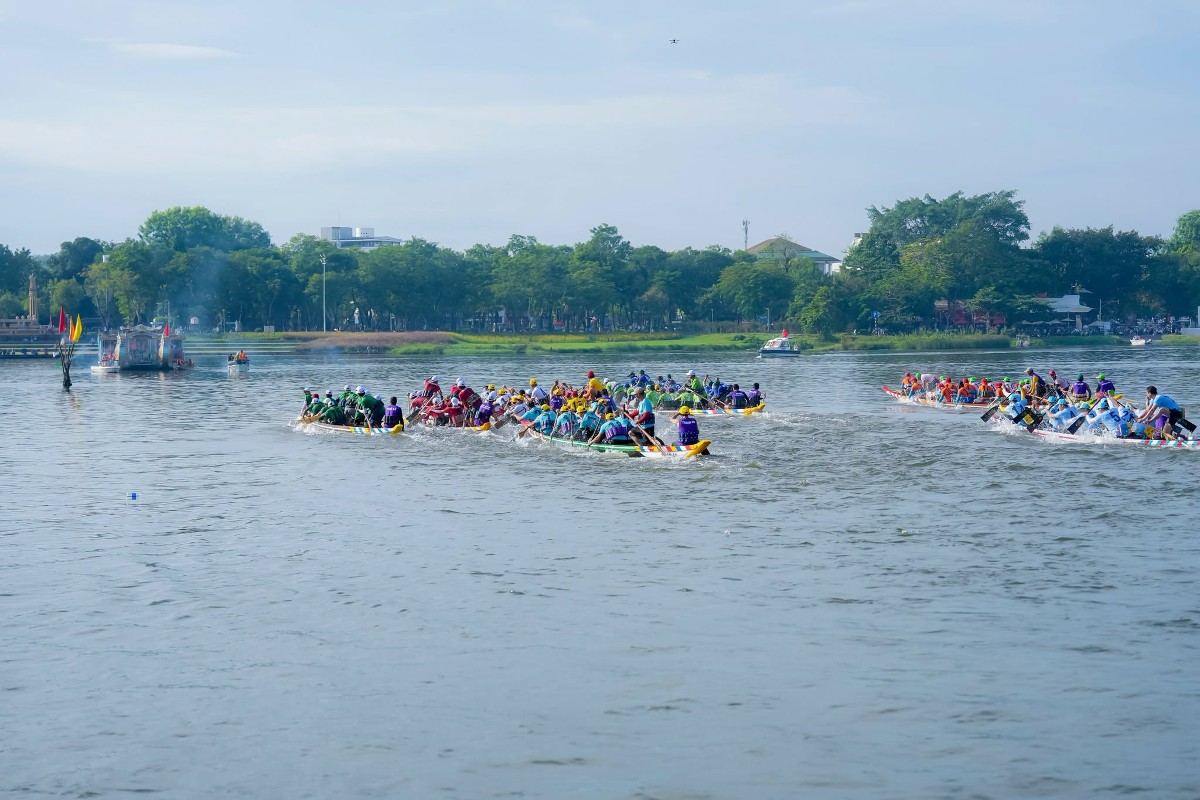 Giải đua ghe truyền thống trở thành điểm nhấn văn hóa, thể thao trong ngày Quốc khánh tại Huế. Ảnh: UBND TP Huế