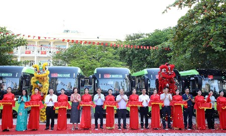 Quảng Ninh khai trương xe buýt đưa đón học sinh miễn phí