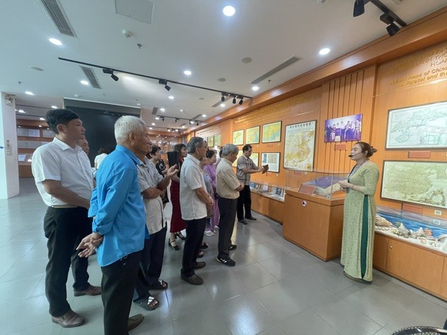 Nhà trưng bày Hoàng Sa - địa chỉ đỏ được nhiều đoàn khách ghé thăm. Ảnh Ngô Anh Văn.