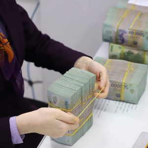 Đầu tháng 9/2026, lãi suất tiết kiệm trực tuyến kỳ hạn 6 tháng phổ biến ở khoảng 6,2-7%/năm, trong khi một số ngân hàng áp dụng mức cao hơn theo chính sách hoặc chương trình ưu đãi riêng - Ảnh: Duy Linh