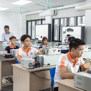 Ngành ô tô bước vào chu kỳ công nghệ mới: Đào tạo nhân lực cần “đi tắt đón đầu”