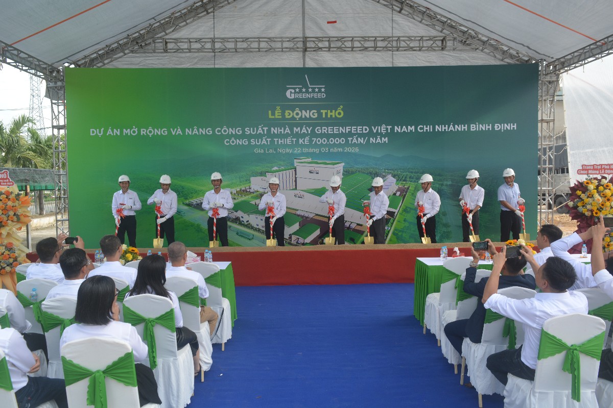 Đại diện GREENFEED thực hiện nghi lễ động thổ dự án mở rộng và nâng công suất nhà máy chi nhánh Bình Định.